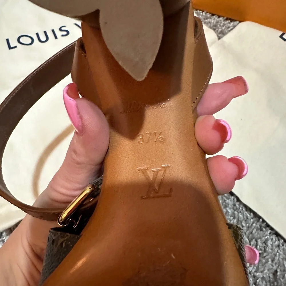RARE Star Louis Vuitton Ankle Strap Star Heels - Size 7.5 - Worn a couple times - Picture 8 of 15